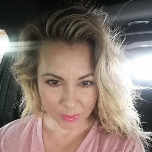 Meet your Posher, Janet - Picture 1 of 1